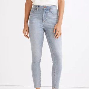 10" high-rise skinny crop jeans in carlton wash (Madewell)